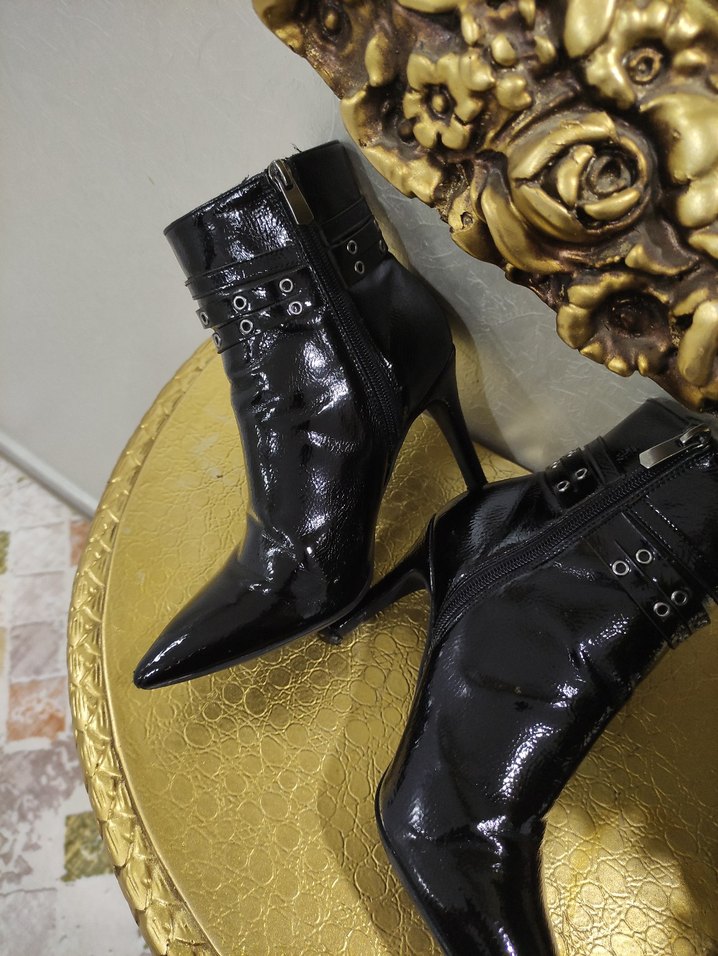 Parlak Siyah rugan  Kemerli Topuklu Bot - Görsel 2