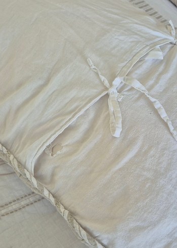 Nakışlı Beyaz ve su yeşili Yatak Örtüsü - Görsel 3