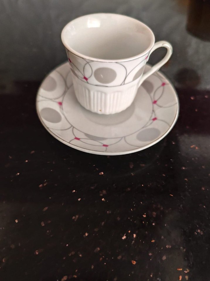 Gri Desenli Beyaz Kahve Fincanı ve Tabağı - Görsel 3