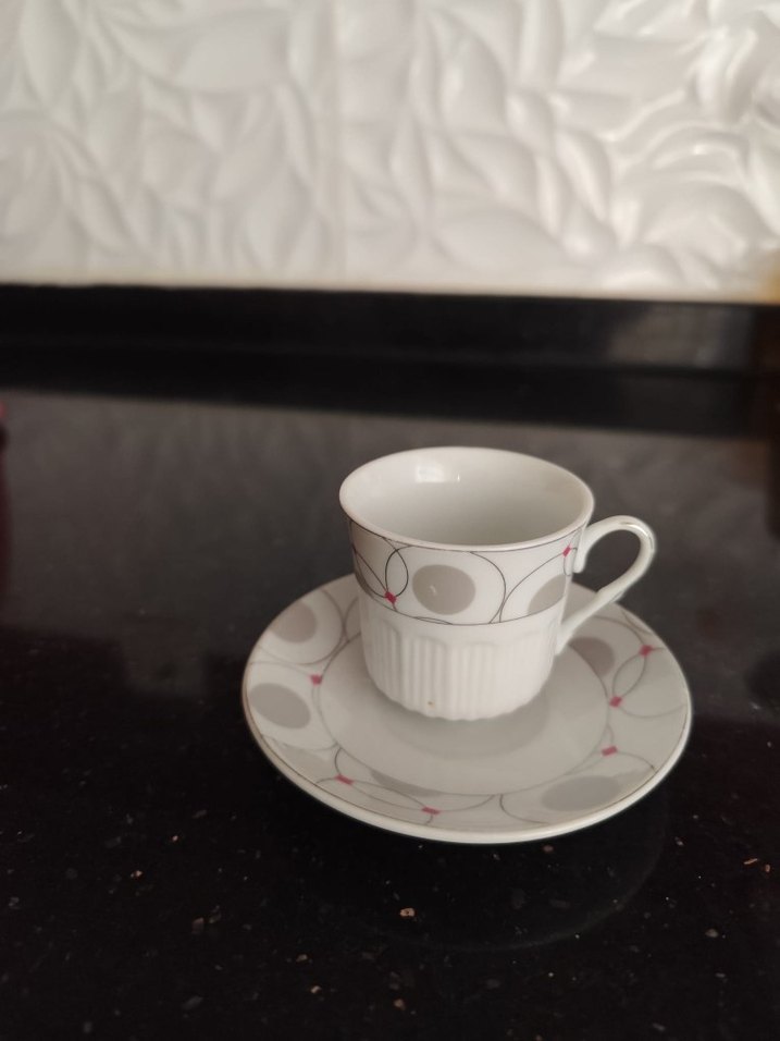 Gri Desenli Beyaz Kahve Fincanı ve Tabağı - Görsel 2