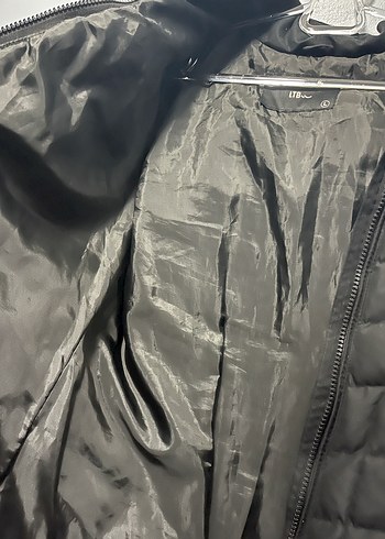 Siyah Kadın Montu - Görsel 4