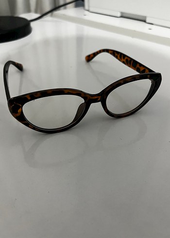 Numarasız 2 adet gözlük + gözlük kutusu - Görsel 2