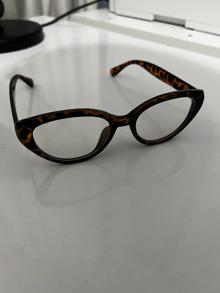 Numarasız 2 adet gözlük + gözlük kutusu - Görsel 2