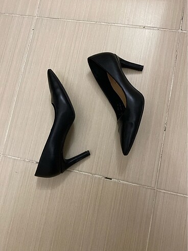 Mark spencer steletto