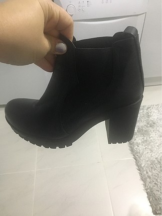 Markalı temiz sadece ayağımda sorun olduğu için topuklu giyemiyo
