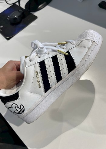 Adidas Adidas Süperstar Kadın Beyaz Spor Ayakkabı Siyah Detaylı
