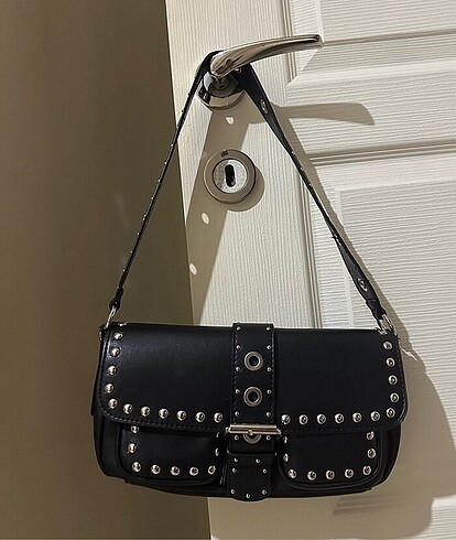 Stradivarius Zımbalı Çanta