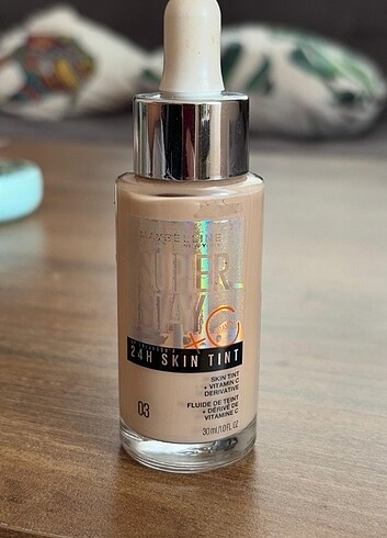 Maybelline Maybelline skin tint fondöten 03