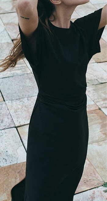 Zara ZARA DRAPELİ VÜCUDA OTURAN SİYAH ELBİSE
