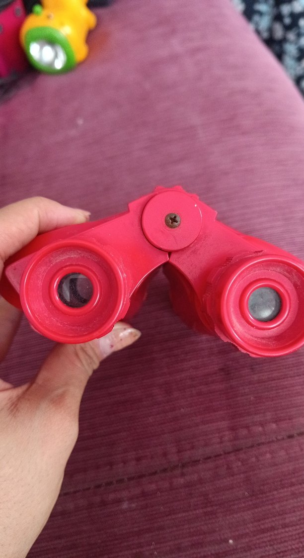 Kırmızı Renkli Dürbün - Görsel 2
