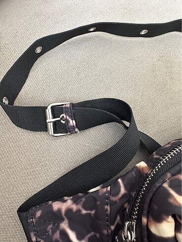  Beden çeşitli Renk Stradivarius leopar desenli bel çantası