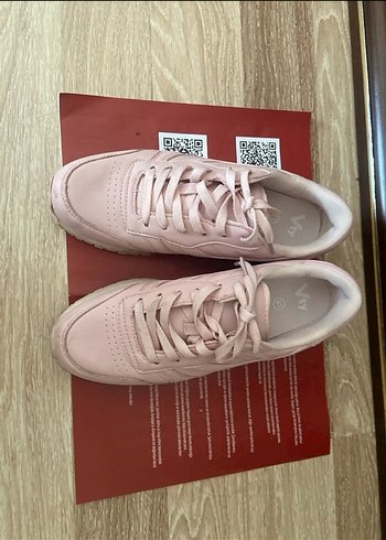 Pembe Bağcıklı Kadın Spor Ayakkabı