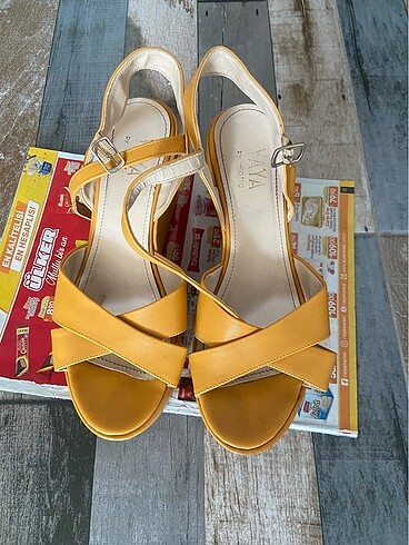 Sarı dolgu topuklu ayakkabı