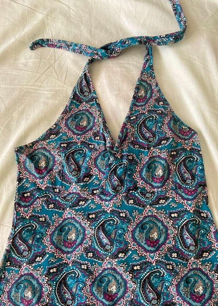 Askılı üçgen göğüs dekolteli yazlık elbise - Görsel 2