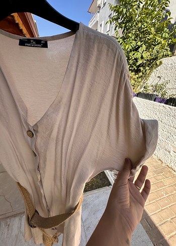 V Yaka Kısa Kollu Bej Keten Mini Elbise - Görsel 3