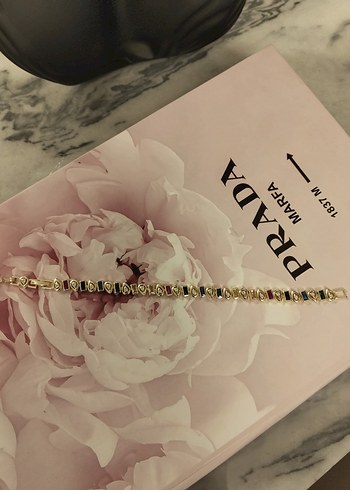 Zincir Detaylı Altın Renkli Kadın Bileklik - Görsel 3