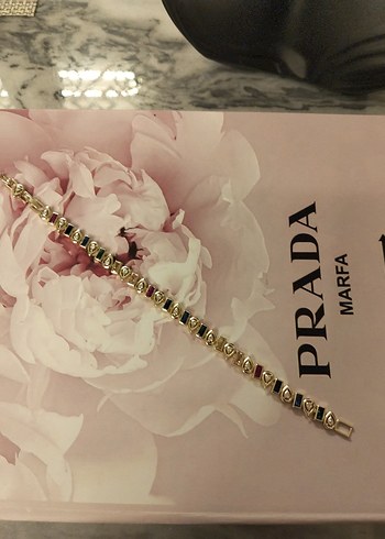 Zincir Detaylı Altın Renkli Kadın Bileklik - Görsel 2