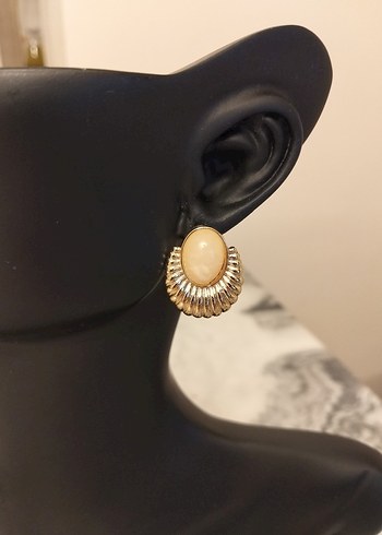 Krem Renkli Pilili Mini Küpe - Görsel 3