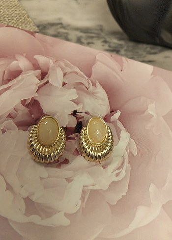 Krem Renkli Pilili Mini Küpe - Görsel 4