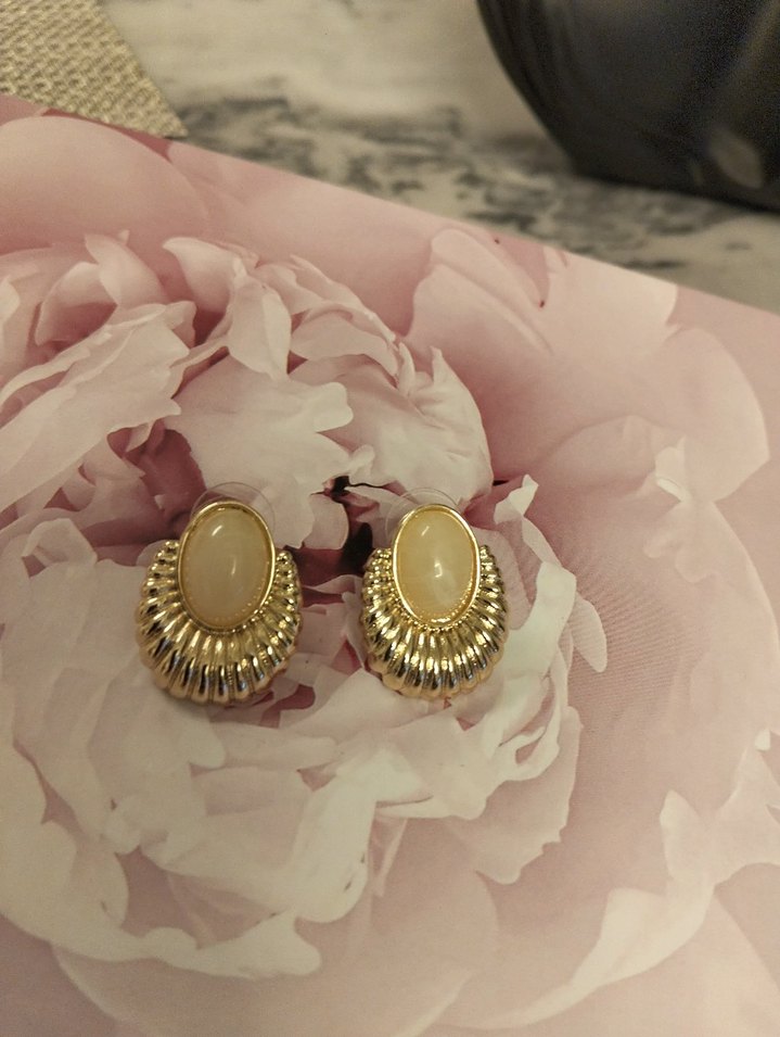 Krem Renkli Pilili Mini Küpe - Görsel 4