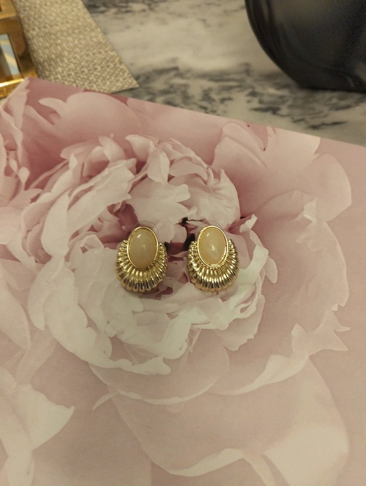 Krem Renkli Pilili Mini Küpe - Görsel 5