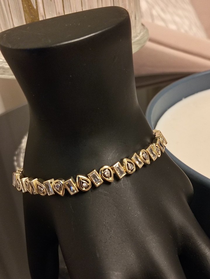 Zincir Detaylı Parlak Altın Bileklik - Görsel 3