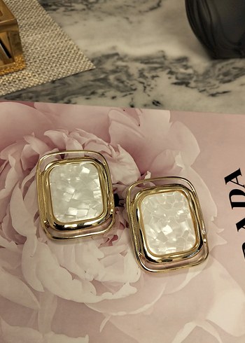 Klasik Altın Tokalı Mini Küpe - Görsel 4