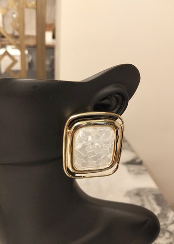 Klasik Altın Tokalı Mini Küpe - Görsel 2