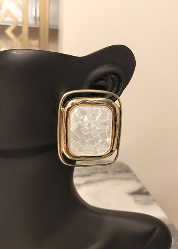 Klasik Altın Tokalı Mini Küpe - Görsel 3