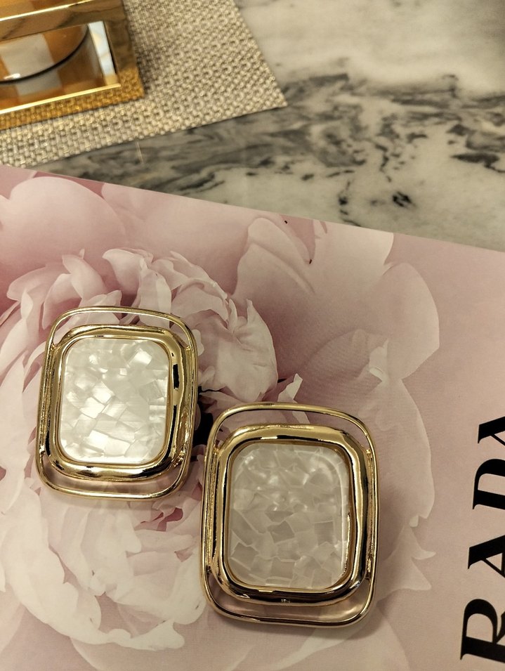 Klasik Altın Tokalı Mini Küpe - Görsel 5