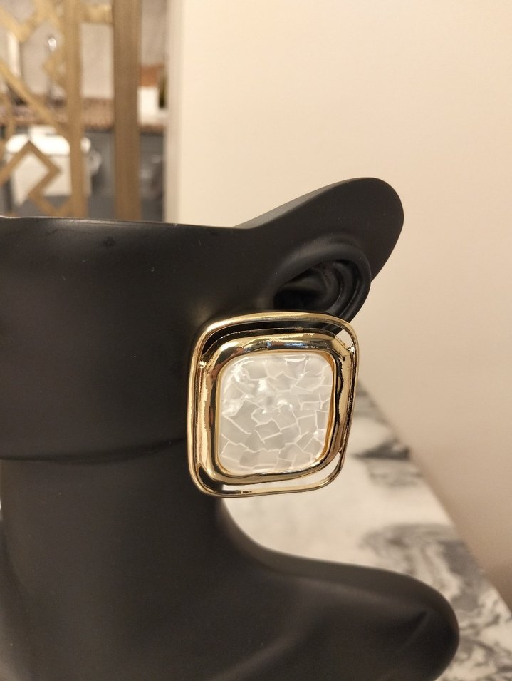 Klasik Altın Tokalı Mini Küpe - Görsel 2