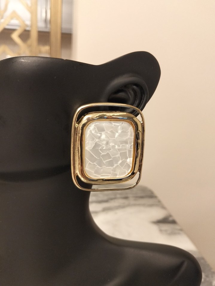 Klasik Altın Tokalı Mini Küpe - Görsel 3