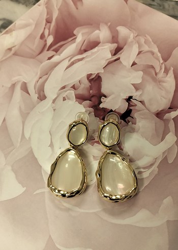 Şeffaf Bej Mini Küpeler - Görsel 3