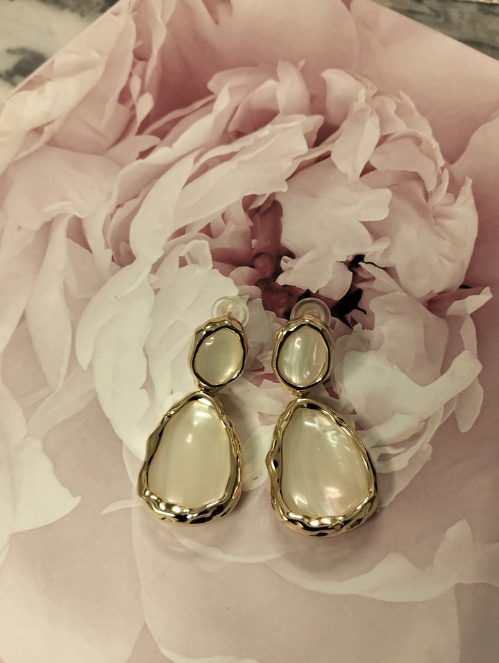 Şeffaf Bej Mini Küpeler - Görsel 3