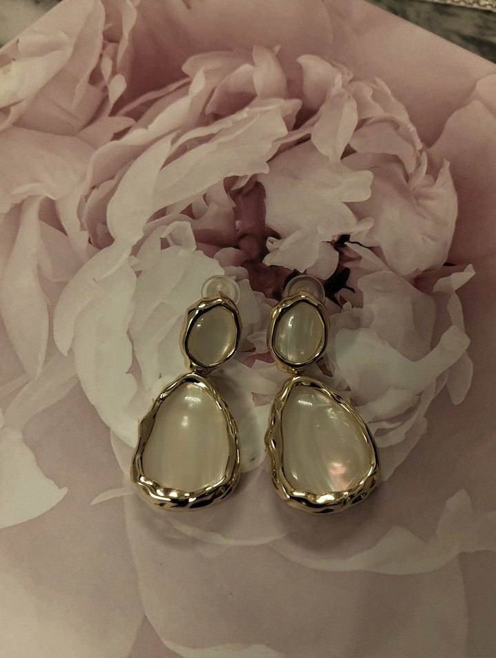 Şeffaf Bej Mini Küpeler - Görsel 5