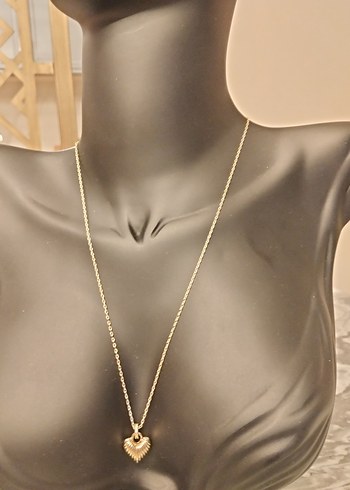 Altın Renkli Zincir Detaylı Kalp Kolye - Görsel 4