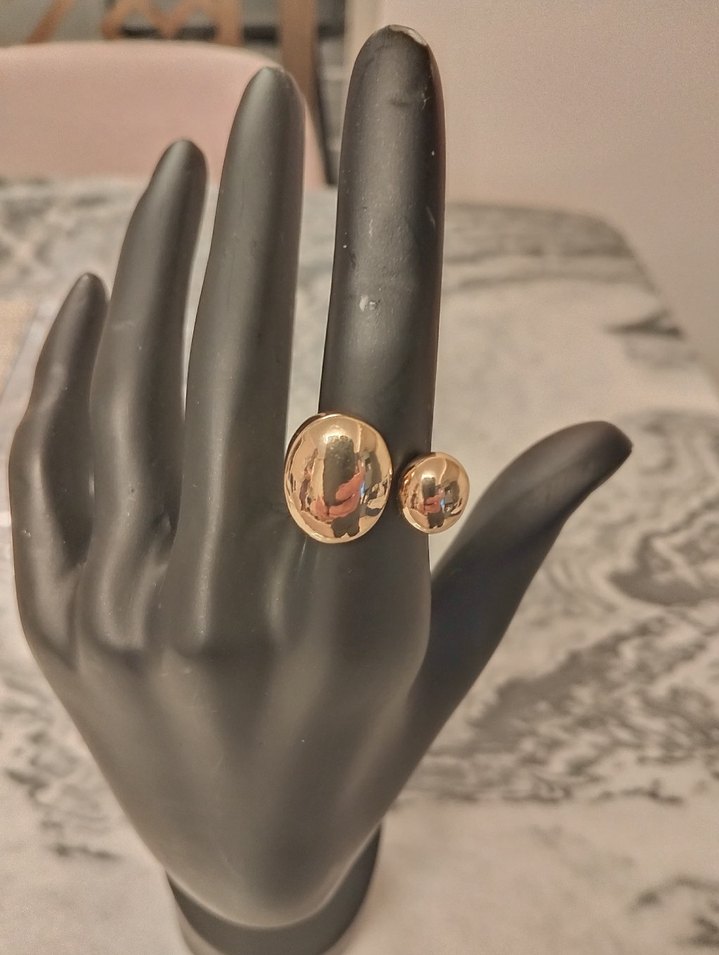 Minimalist Düğmeli Altın Kadın Yüzük - Görsel 3