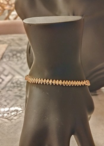 Zincir Detaylı Altın Renk Minimalist Bileklik - Görsel 2