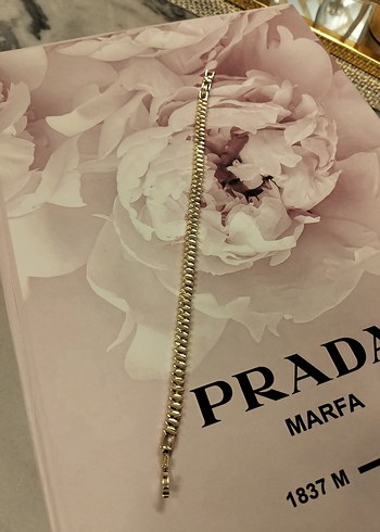 Zincir Detaylı Altın Renk Minimalist Bileklik - Görsel 5