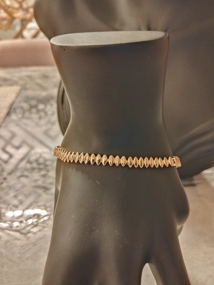 Zincir Detaylı Altın Renk Minimalist Bileklik - Görsel 2