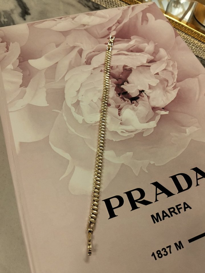 Zincir Detaylı Altın Renk Minimalist Bileklik - Görsel 5