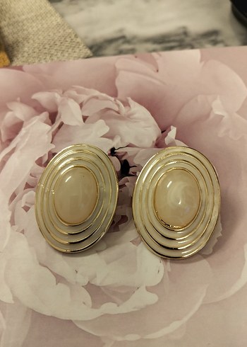 Bej Mini Düğmeli Kadın Küpe - Görsel 4