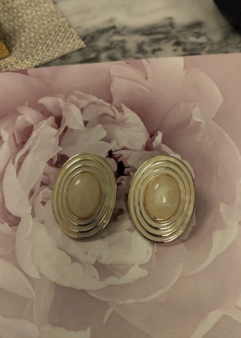 Bej Mini Düğmeli Kadın Küpe - Görsel 3