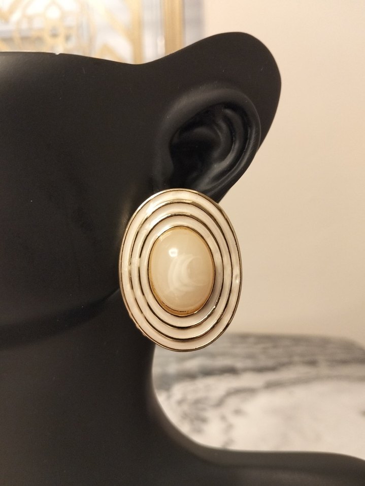 Bej Mini Düğmeli Kadın Küpe - Görsel 2