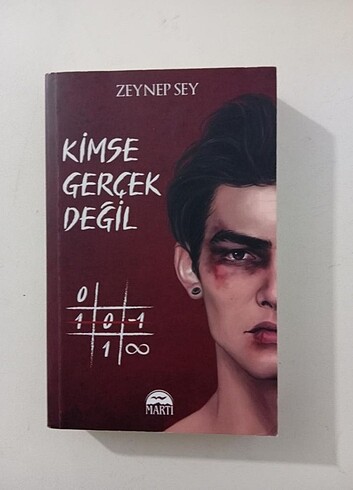 Kimse gerçek değil 