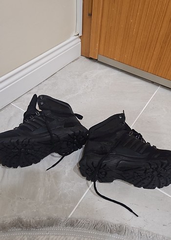 Siyah Bağcıklı Erkek Goth Bot - Görsel 5