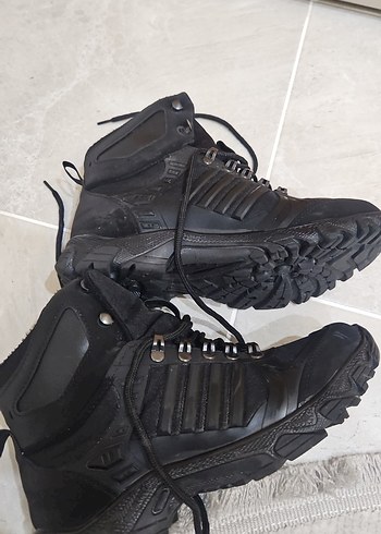 Siyah Bağcıklı Erkek Goth Bot - Görsel 2