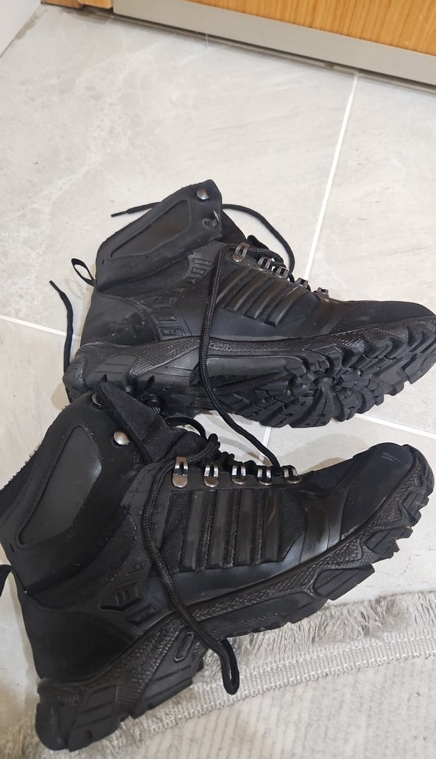 Siyah Bağcıklı Erkek Goth Bot - Görsel 2