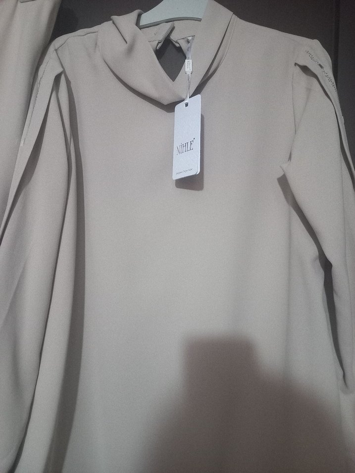 Bej Yüksek Yakalı Uzun Kollu Şık Takım - Görsel 4