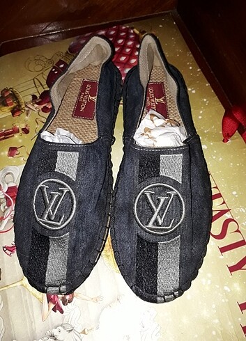 LOUIS VUITTON Marka.Hic giyilmemis
